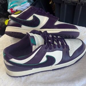 Nike Men's Dark Purple and White Sneakers